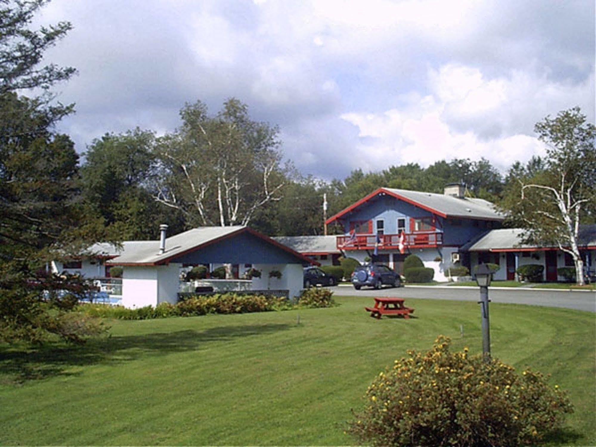 The Chalet Motel Manchester Exterior photo